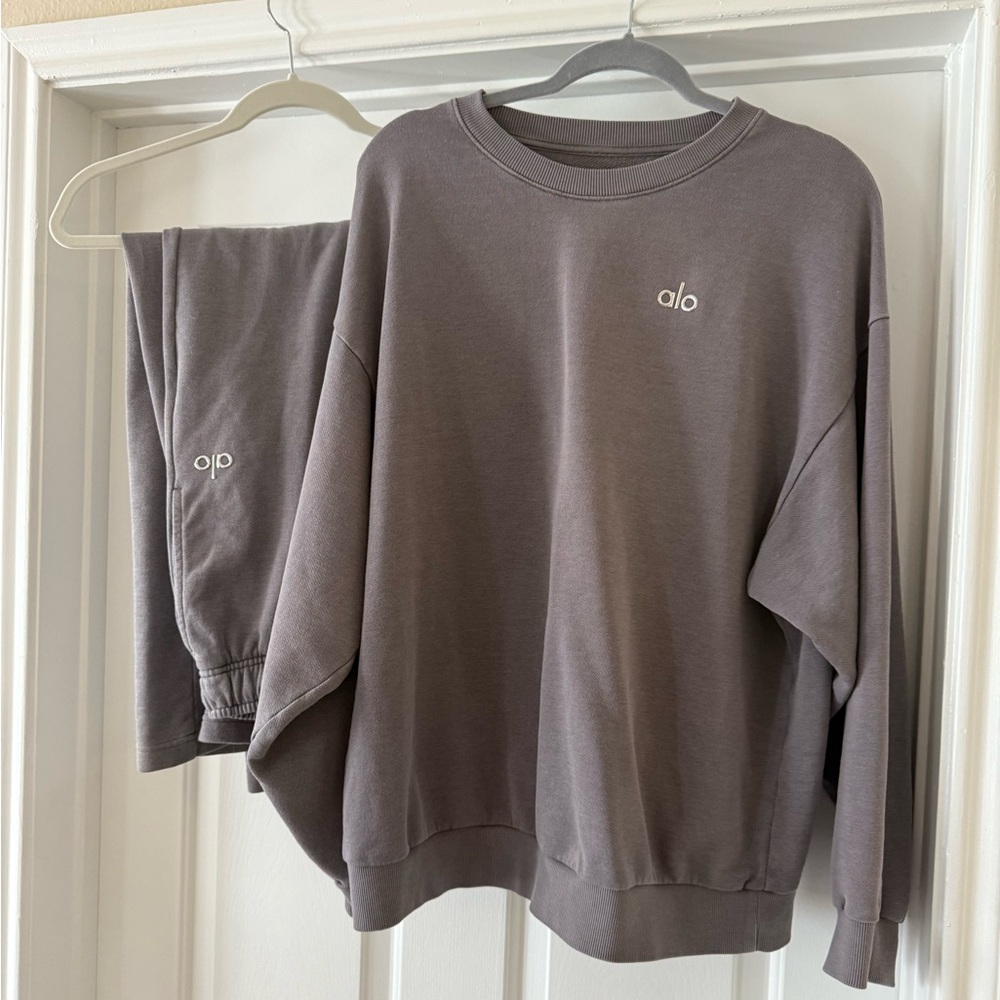 ALO Yoga Dusty Purple Sweatshirt and Sweatpants Set